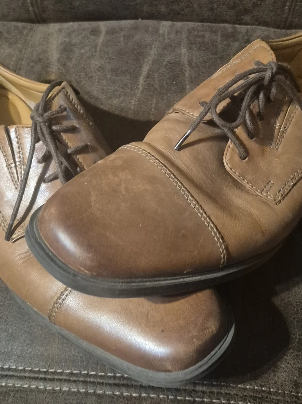 Clarks Men's Classic Brown Leather Lace-Up Dress Shoes